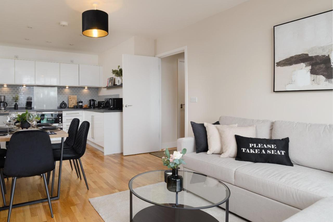 Premium Apartment - Allocated Parking - Great Location بلايموث المظهر الخارجي الصورة