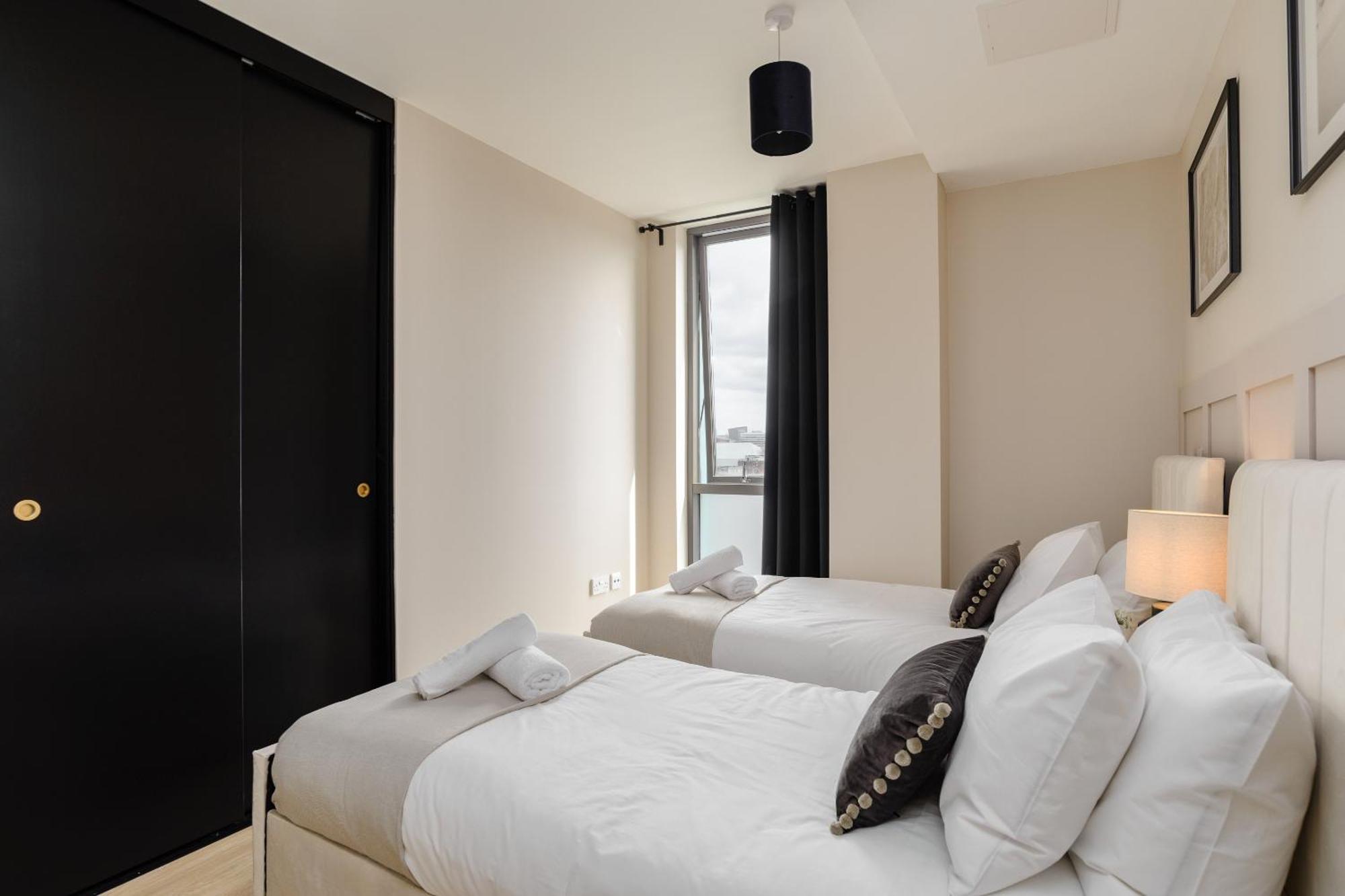 Premium Apartment - Allocated Parking - Great Location بلايموث المظهر الخارجي الصورة