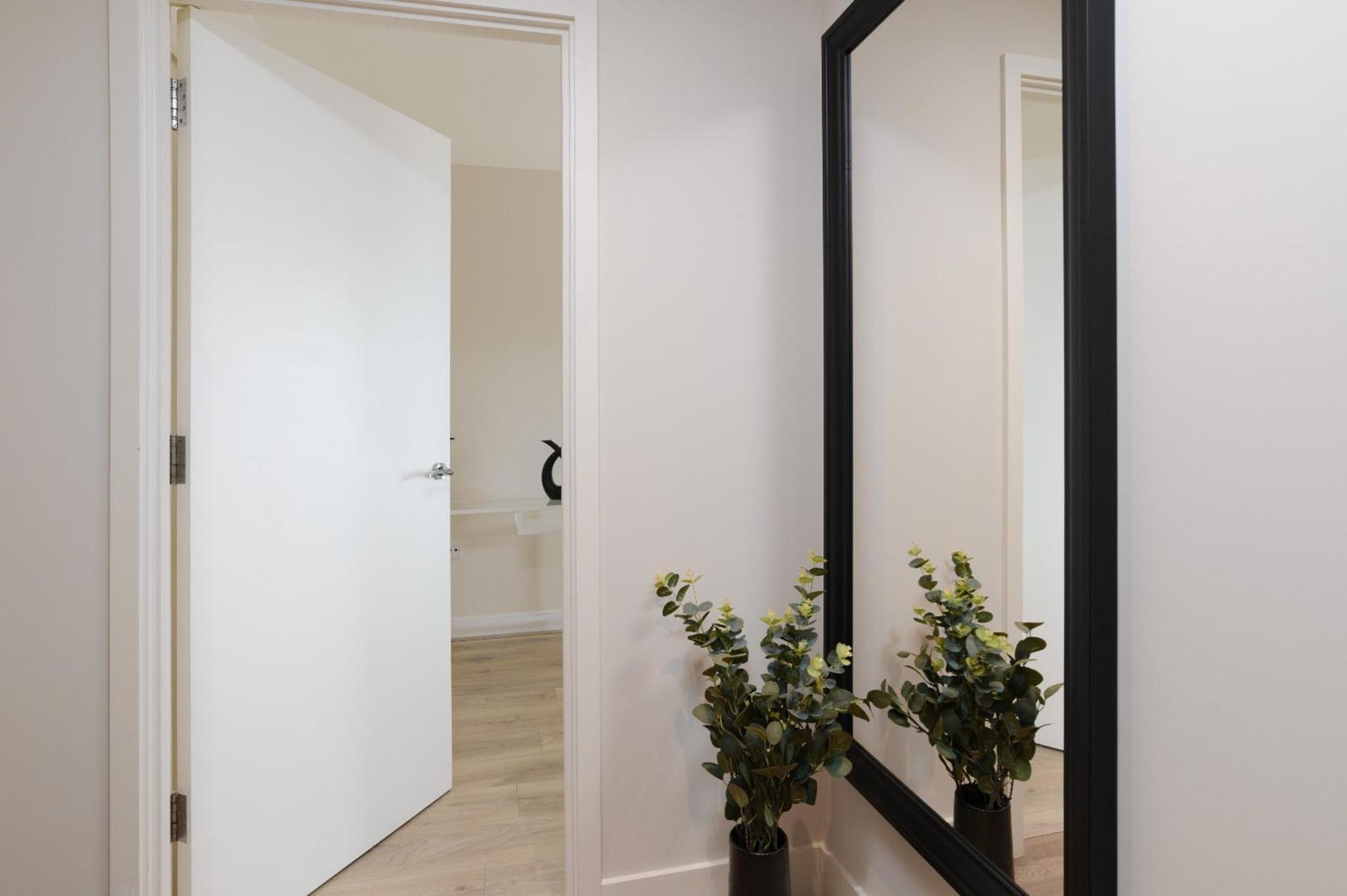 Premium Apartment - Allocated Parking - Great Location بلايموث المظهر الخارجي الصورة