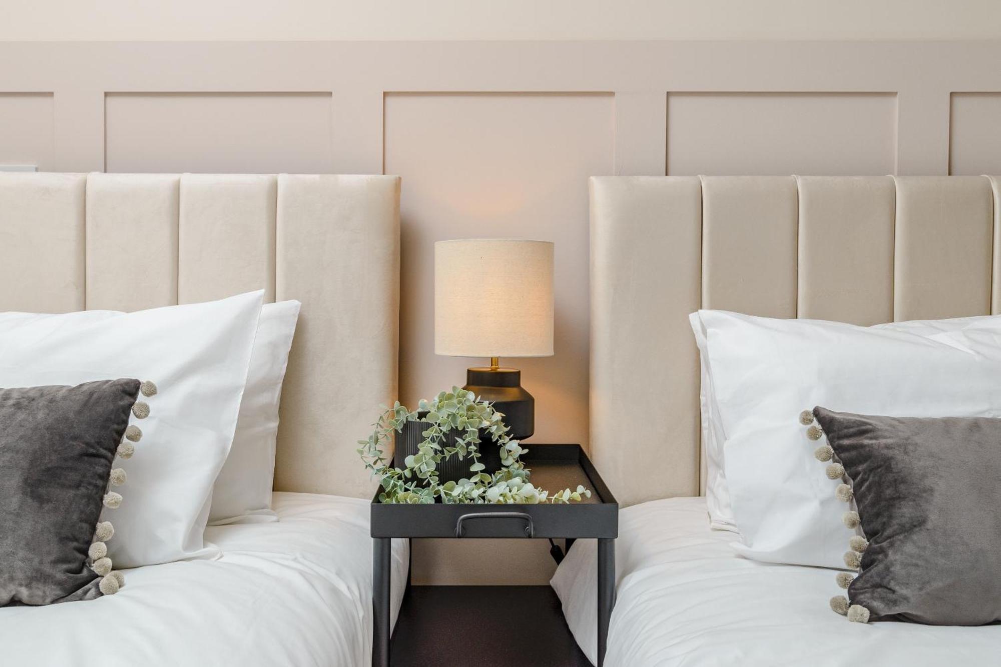 Premium Apartment - Allocated Parking - Great Location بلايموث المظهر الخارجي الصورة