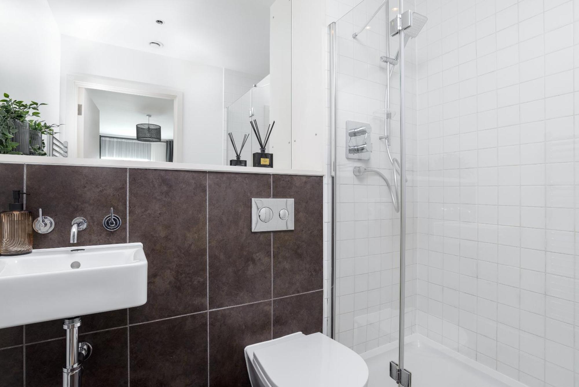 Premium Apartment - Allocated Parking - Great Location بلايموث المظهر الخارجي الصورة